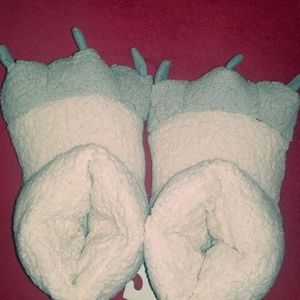 COPY - Lemon Brand Bear Claw Slippers S- M 5-7